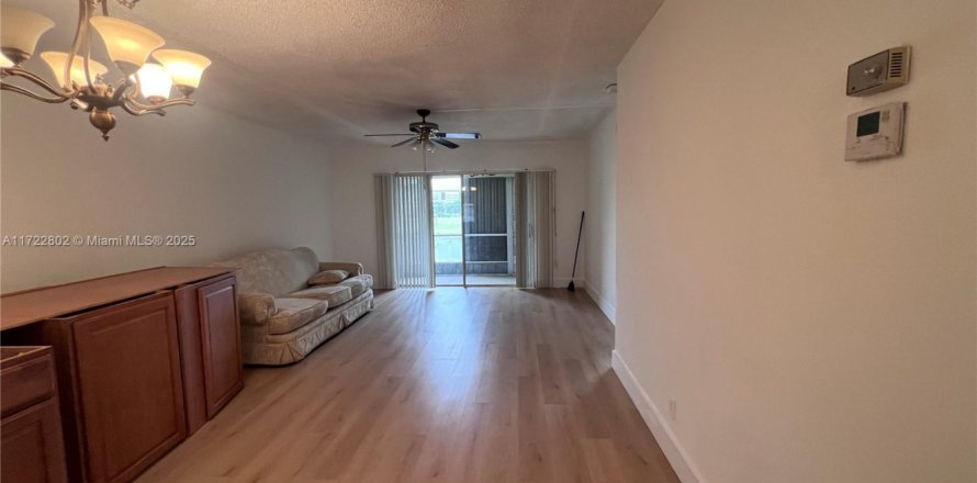 Condominio en Margate, Florida, 2 dormitorios  № 1957555