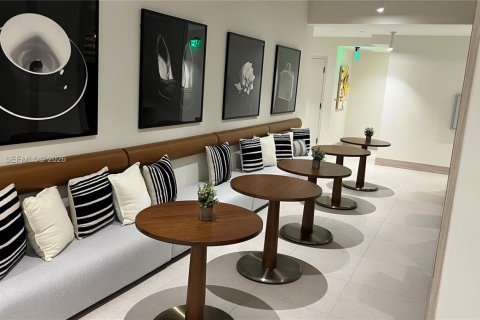 Condo in Miami, Florida, 2 bedrooms  № 2241168 - photo 21