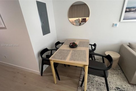 Condo in Miami, Florida, 2 bedrooms  № 2241168 - photo 13