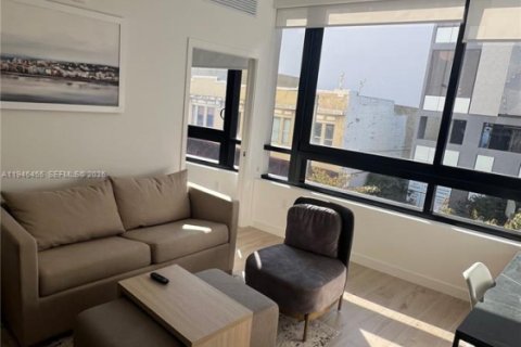 Condo in Miami, Florida, 2 bedrooms  № 2241168 - photo 12