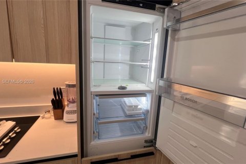 Condo in Miami, Florida, 2 bedrooms  № 2241168 - photo 16