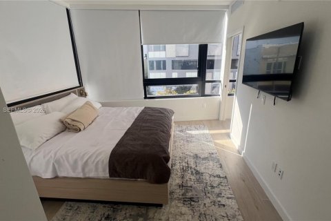 Condo in Miami, Florida, 2 bedrooms  № 2241168 - photo 3