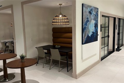 Condo in Miami, Florida, 2 bedrooms  № 2241168 - photo 24