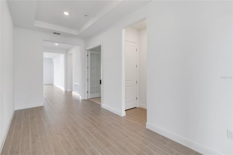 House in Orlando, Florida 4 bedrooms, 325.53 sq.m. № 1572342 - photo 6