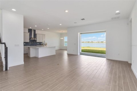 House in Orlando, Florida 4 bedrooms, 325.53 sq.m. № 1572342 - photo 8