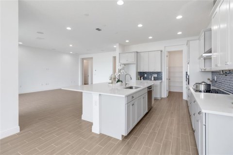 House in Orlando, Florida 4 bedrooms, 325.53 sq.m. № 1572342 - photo 16