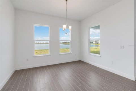 House in Orlando, Florida 4 bedrooms, 325.53 sq.m. № 1572342 - photo 14
