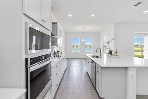 House in Orlando, Florida 4 bedrooms, 325.53 sq.m. № 1572342 - photo 11