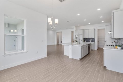 House in Orlando, Florida 4 bedrooms, 325.53 sq.m. № 1572342 - photo 15