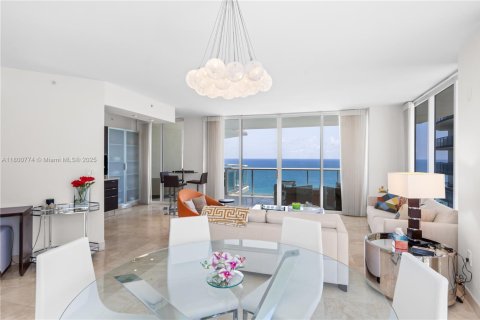 Condo in Sunny Isles Beach, Florida, 2 bedrooms  № 1727944 - photo 2