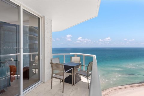 Condo in Sunny Isles Beach, Florida, 2 bedrooms  № 1727944 - photo 10