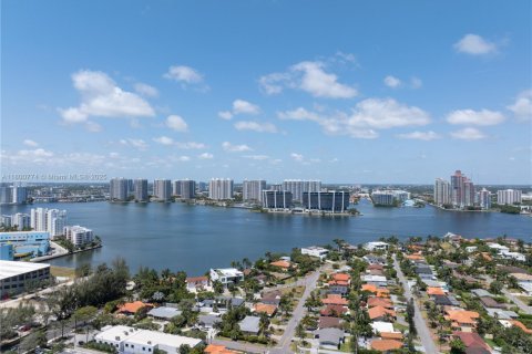 Condo in Sunny Isles Beach, Florida, 2 bedrooms  № 1727944 - photo 26