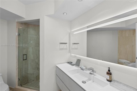 Condo in Sunny Isles Beach, Florida, 2 bedrooms  № 1727944 - photo 17