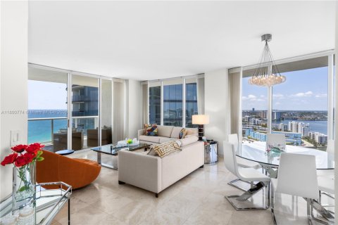 Condo in Sunny Isles Beach, Florida, 2 bedrooms  № 1727944 - photo 1
