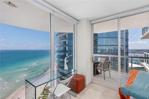 Condo in Sunny Isles Beach, Florida, 2 bedrooms  № 1727944 - photo 16
