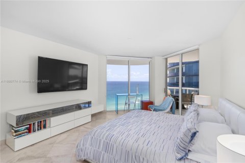 Condo in Sunny Isles Beach, Florida, 2 bedrooms  № 1727944 - photo 14