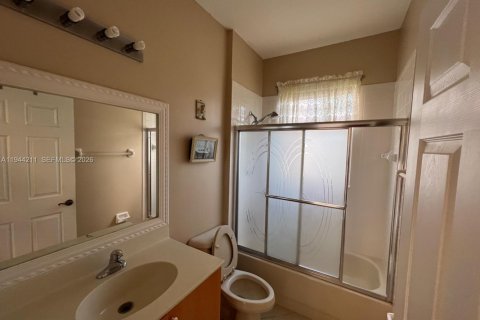 House in Lake Worth, Florida 3 bedrooms, 184.88 sq.m. № 2000644 - photo 24