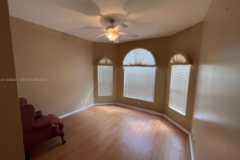 House in Lake Worth, Florida 3 bedrooms, 184.88 sq.m. № 2000644 - photo 14