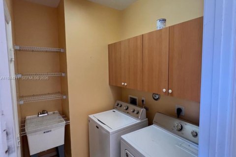 House in Lake Worth, Florida 3 bedrooms, 184.88 sq.m. № 2000644 - photo 30