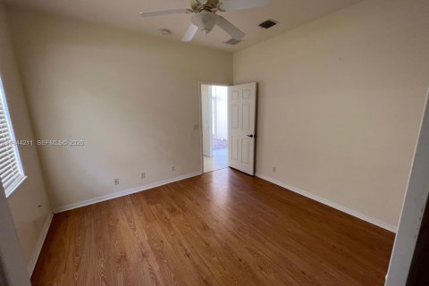 House in Lake Worth, Florida 3 bedrooms, 184.88 sq.m. № 2000644 - photo 12