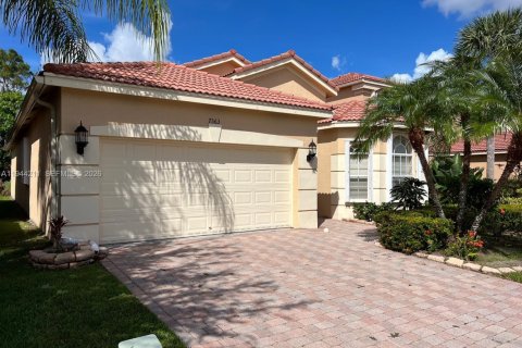 House in Lake Worth, Florida 3 bedrooms, 184.88 sq.m. № 2000644 - photo 2