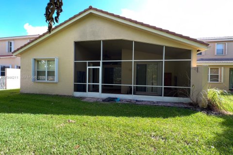 House in Lake Worth, Florida 3 bedrooms, 184.88 sq.m. № 2000644 - photo 4