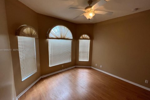 House in Lake Worth, Florida 3 bedrooms, 184.88 sq.m. № 2000644 - photo 19