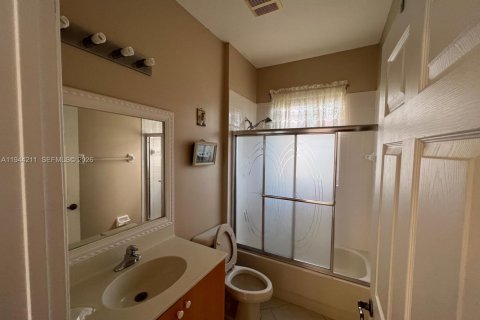 House in Lake Worth, Florida 3 bedrooms, 184.88 sq.m. № 2000644 - photo 18