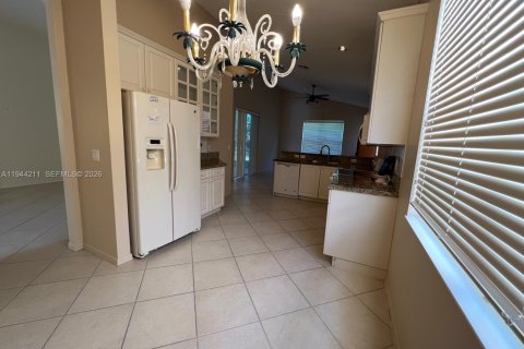 House in Lake Worth, Florida 3 bedrooms, 184.88 sq.m. № 2000644 - photo 8