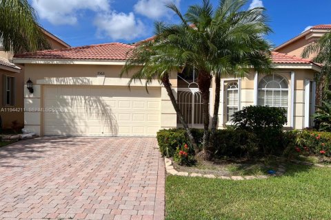 House in Lake Worth, Florida 3 bedrooms, 184.88 sq.m. № 2000644 - photo 3