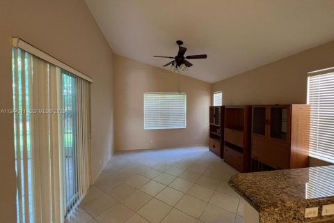 House in Lake Worth, Florida 3 bedrooms, 184.88 sq.m. № 2000644 - photo 20