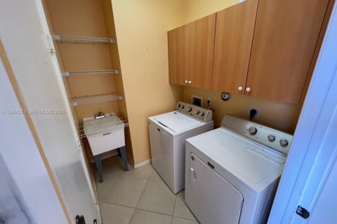 House in Lake Worth, Florida 3 bedrooms, 184.88 sq.m. № 2000644 - photo 26