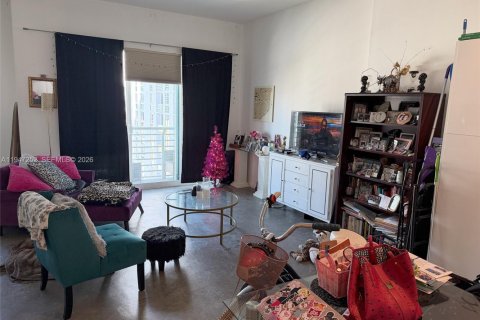 Condo in Miami, Florida, 1 bedroom  № 2003499 - photo 5