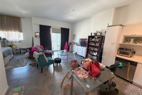 Condo in Miami, Florida, 1 bedroom  № 2003499 - photo 6