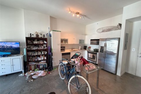 Condo in Miami, Florida, 1 bedroom  № 2003499 - photo 3