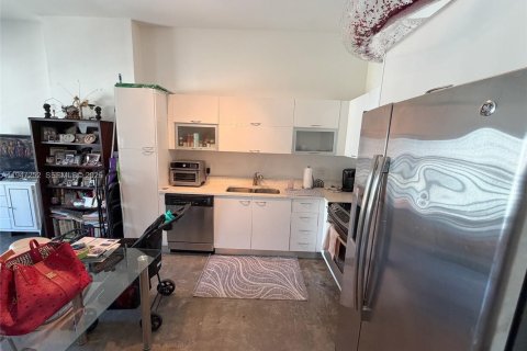 Condo in Miami, Florida, 1 bedroom  № 2003499 - photo 9