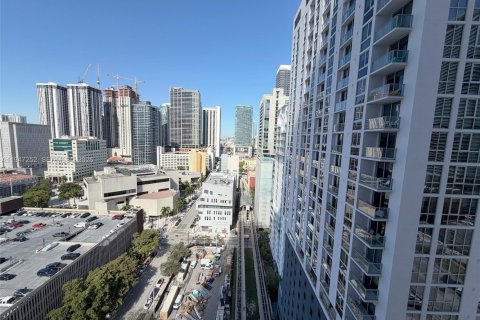 Condo in Miami, Florida, 1 bedroom  № 2003499 - photo 2