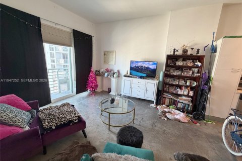 Condo in Miami, Florida, 1 bedroom  № 2003499 - photo 4