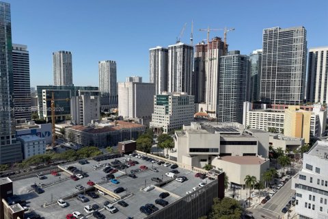 Condo in Miami, Florida, 1 bedroom  № 2003499 - photo 1
