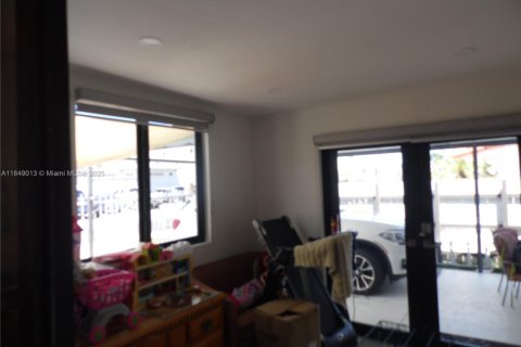 House in Hialeah, Florida 3 bedrooms, 151.99 sq.m. № 1850653 - photo 5
