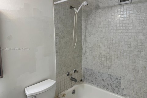 Купить кондоминиум в Халландейл-Бич, Флорида 1 спальня, 85.01м2, № 1866990 - фото 7