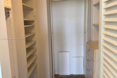 Купить кондоминиум в Халландейл-Бич, Флорида 1 спальня, 85.01м2, № 1866990 - фото 4