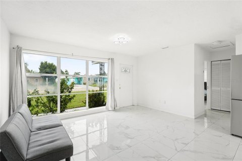 Villa ou maison à vendre à Bradenton, Floride: 2 chambres, 74.97 m2 № 2408957 - photo 9