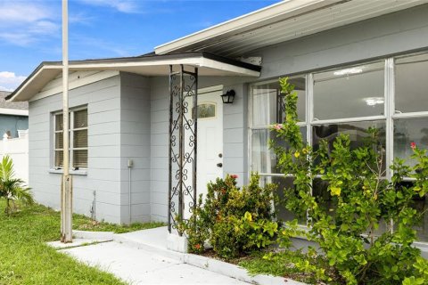Villa ou maison à vendre à Bradenton, Floride: 2 chambres, 74.97 m2 № 2408957 - photo 7