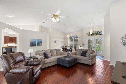 House in Spring Hill, Florida 4 bedrooms, 231.61 sq.m. № 2138404 - photo 18