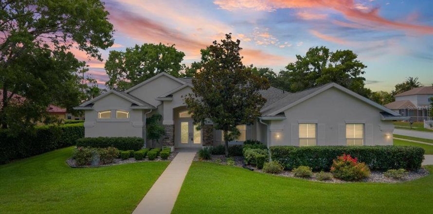 House in Spring Hill, Florida 4 bedrooms, 231.61 sq.m. № 2138404