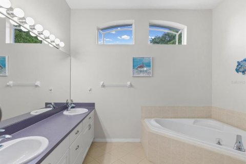 House in Spring Hill, Florida 4 bedrooms, 231.61 sq.m. № 2138404 - photo 25