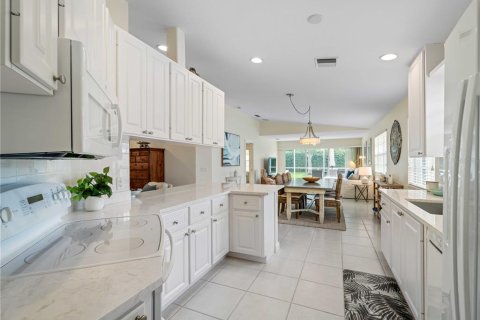 Villa ou maison à vendre à Sarasota, Floride: 2 chambres, 157.28 m2 № 1675655 - photo 11