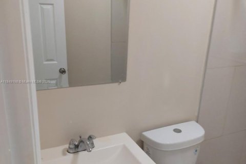 Commercial property in Miami, Florida 133.78 sq.m. № 1850796 - photo 9