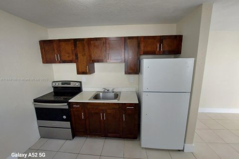 Commercial property in Miami, Florida 133.78 sq.m. № 1850796 - photo 3